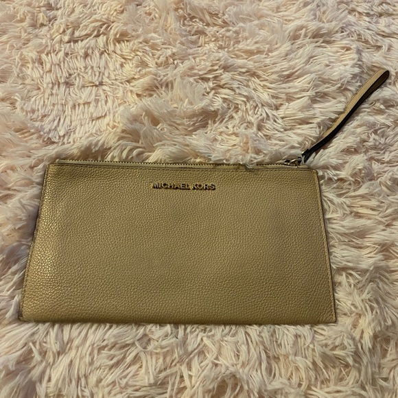 Michael Kors Jet Set Light Pink Large Clutch Wristlet - Picture 7 of 9